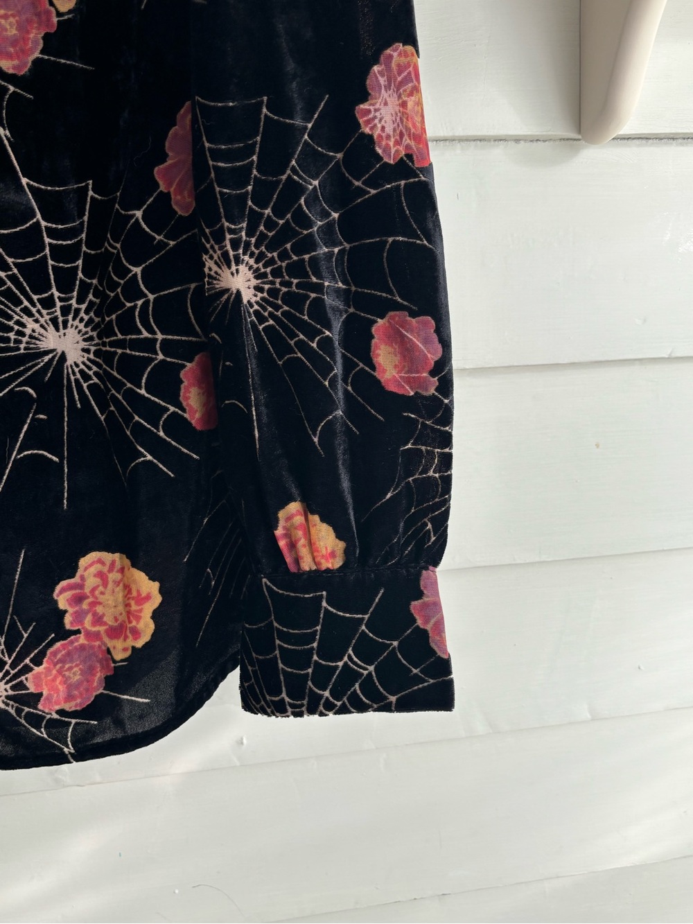 Modcloth Black Velvet Burnout Floral and Spiderweb Button Down Top Women’s 1X - Picture 7 of 16